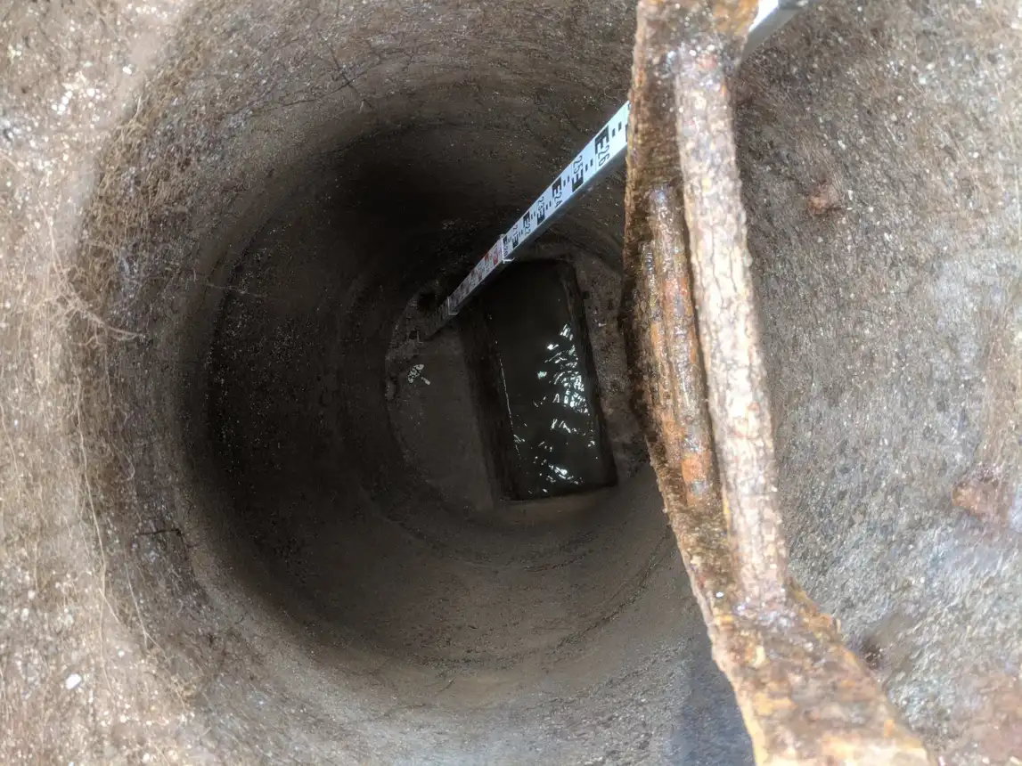 Measuring down an inspection pit